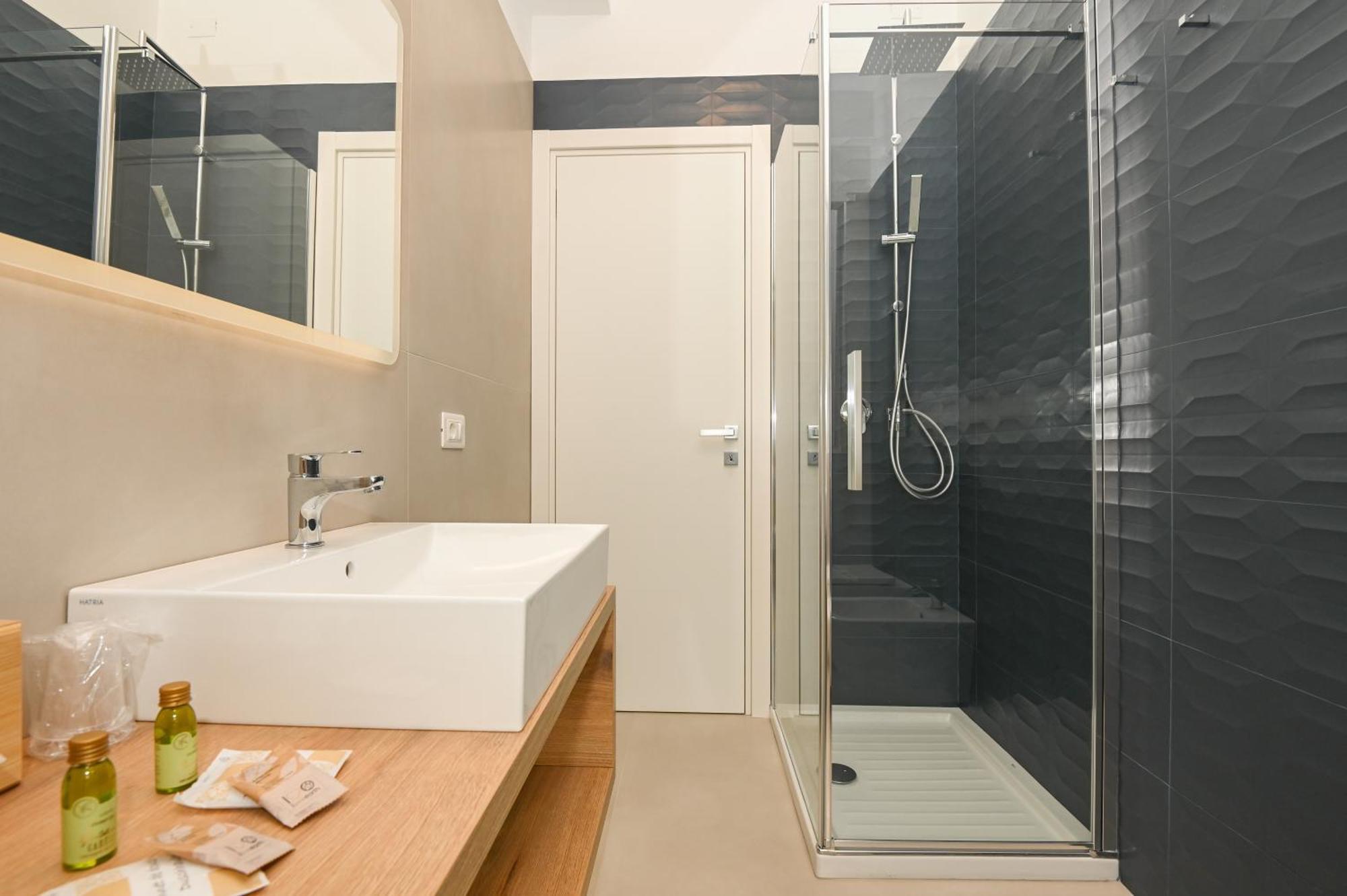 Agora Vieste Rooms & Apartments Bagian luar foto