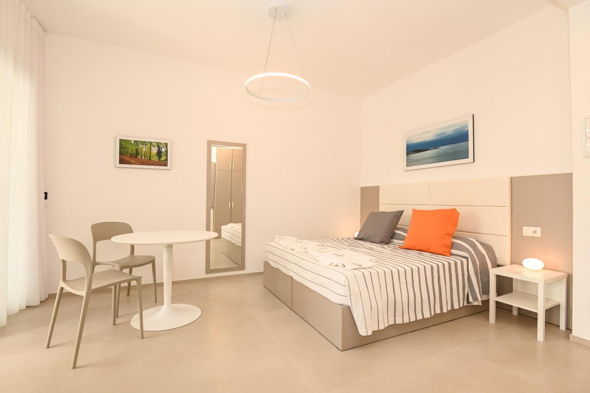 Agora Vieste Rooms & Apartments Bagian luar foto