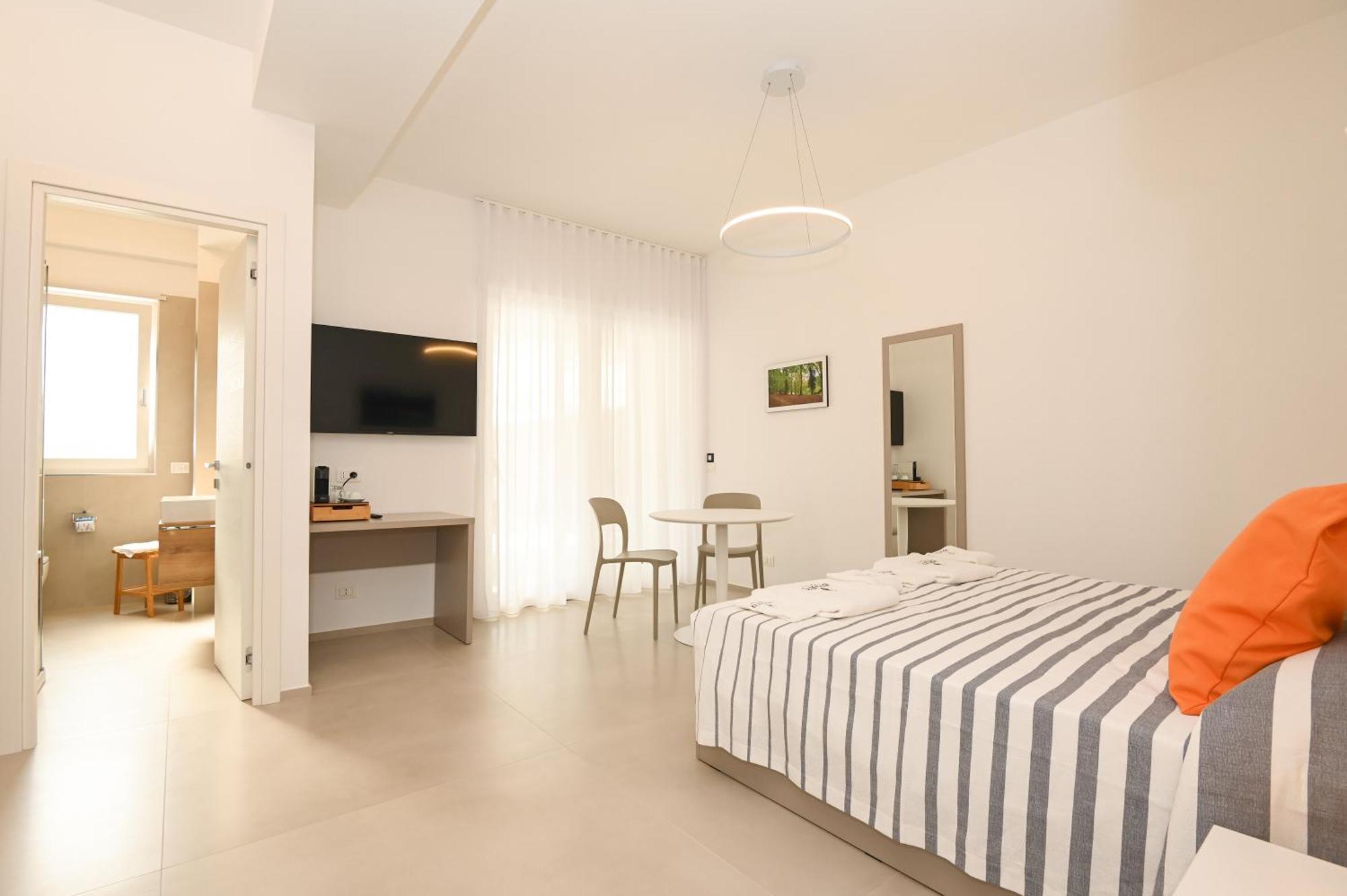 Agora Vieste Rooms & Apartments Bagian luar foto